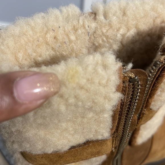 Women’s UGGS - Picture 8 of 11